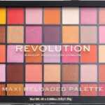Revolution Paletka pudrových očních stínů Maxi Reloaded Palette Big Big Love 60