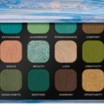 Revolution Paletka očních stínů Crystal Aura Forever Flawless Aventurine (Shadow Palette) 19